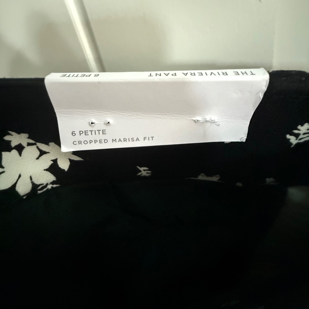 LOFT Riviera Marisa Floral Cropped Pants Black White Size 6P NWT - Picture 6 of 12
